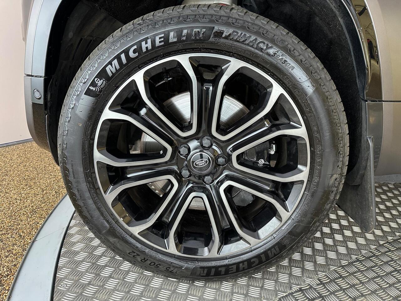 Land Rover Defender 110 FY25UTL