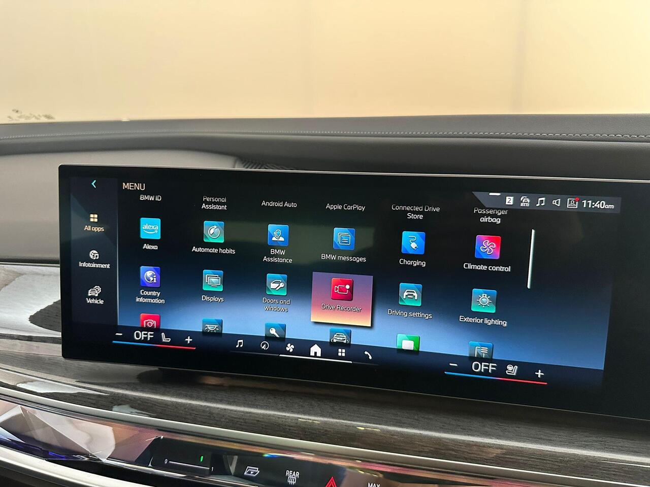 BMW i7 YF73FKE