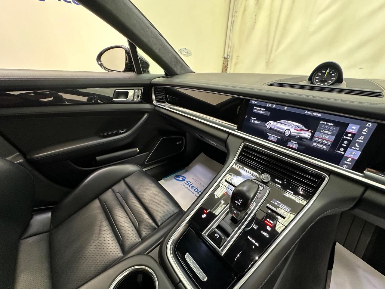 Porsche Panamera LN69UYK