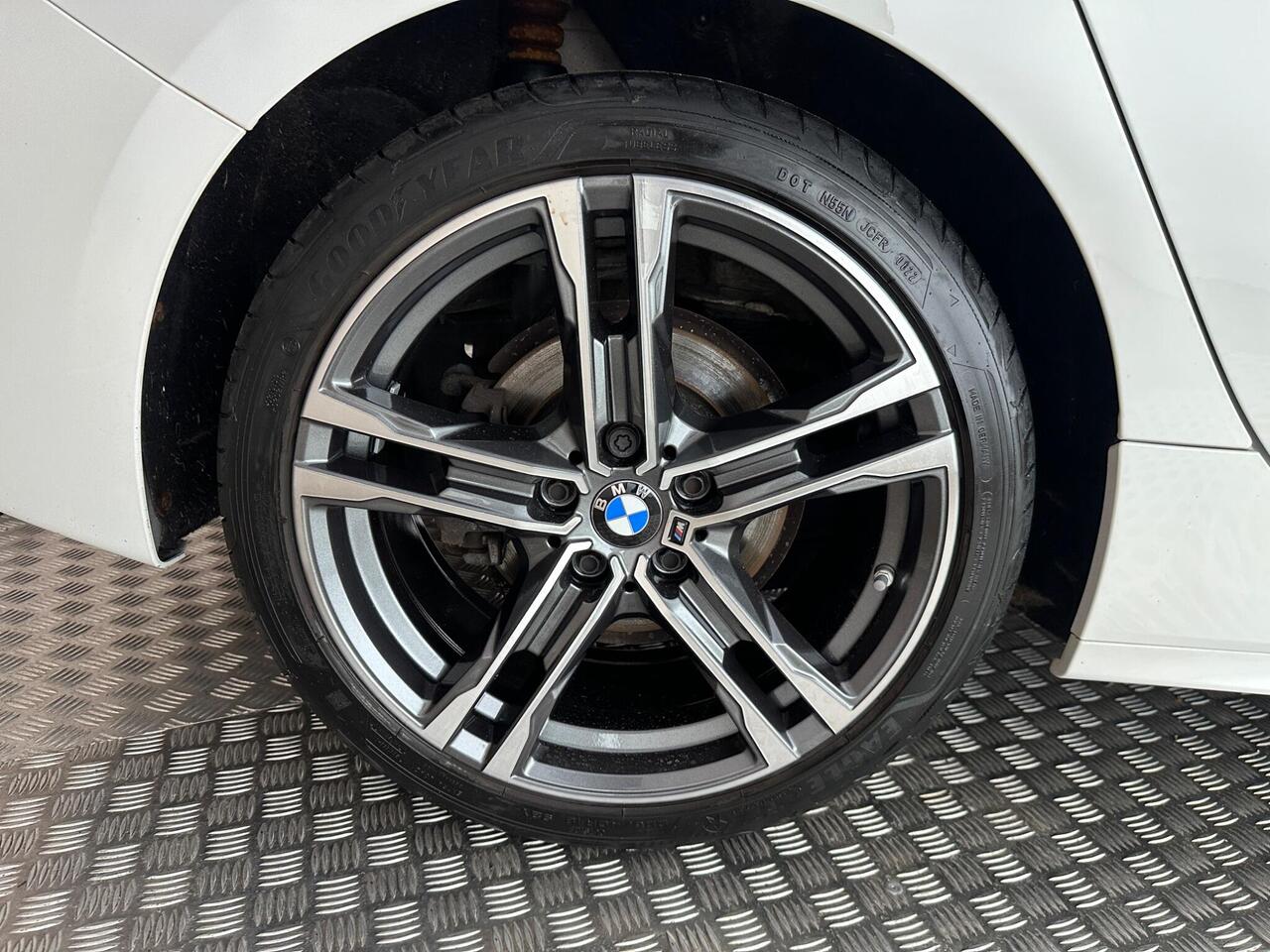 BMW 1 Series YP72HGD