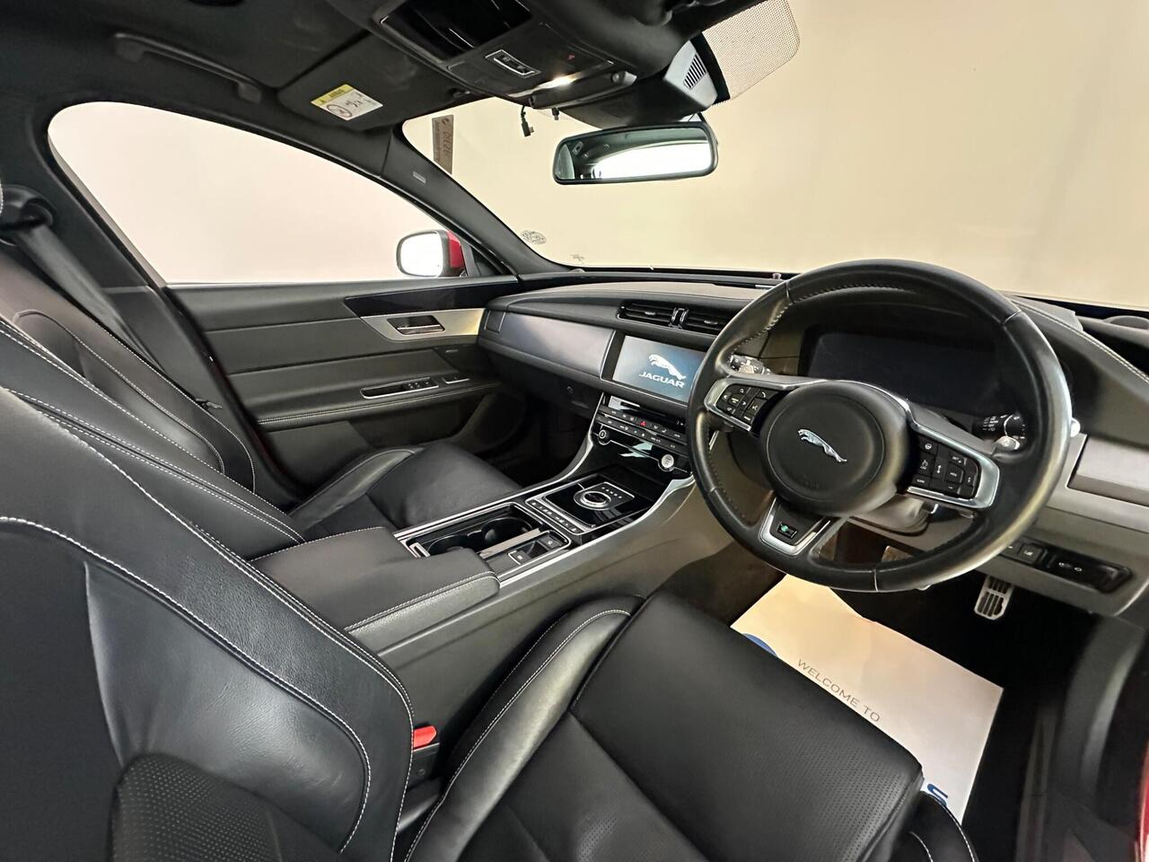Jaguar XF VF17UOJ