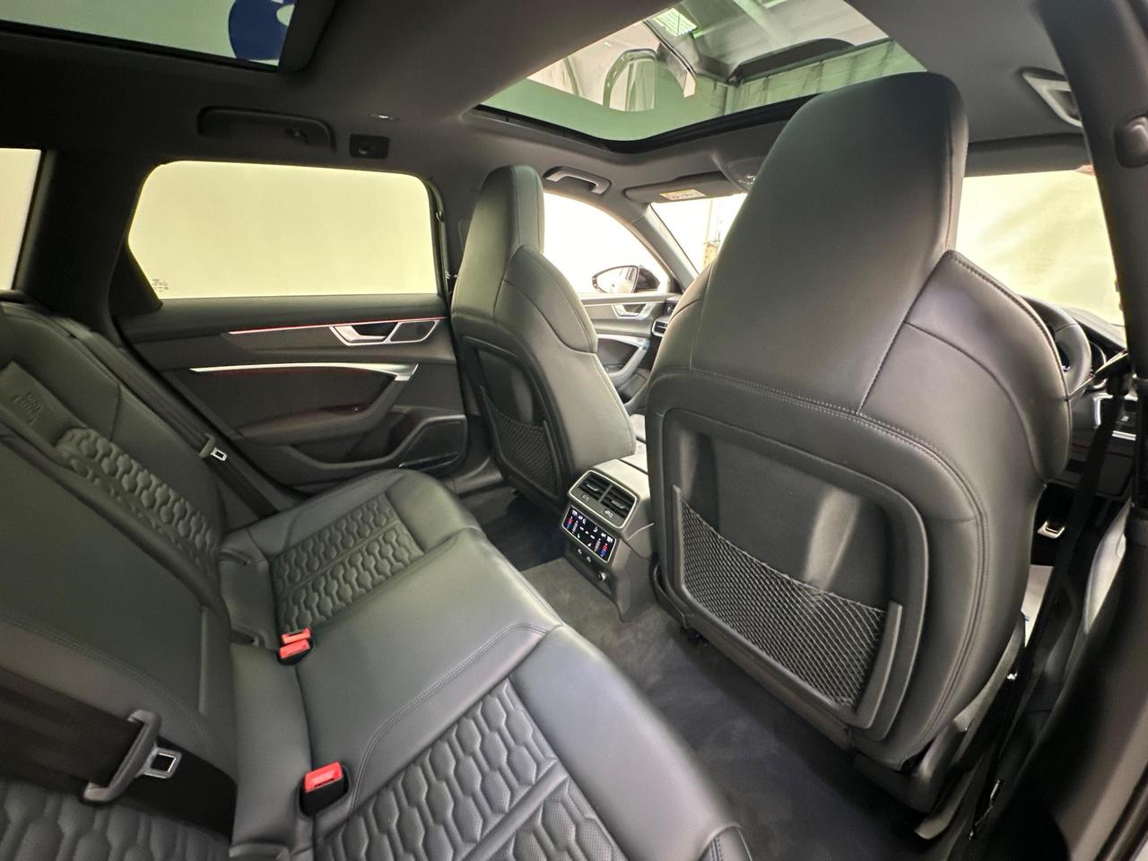 Audi RS6 Avant WU71CXE