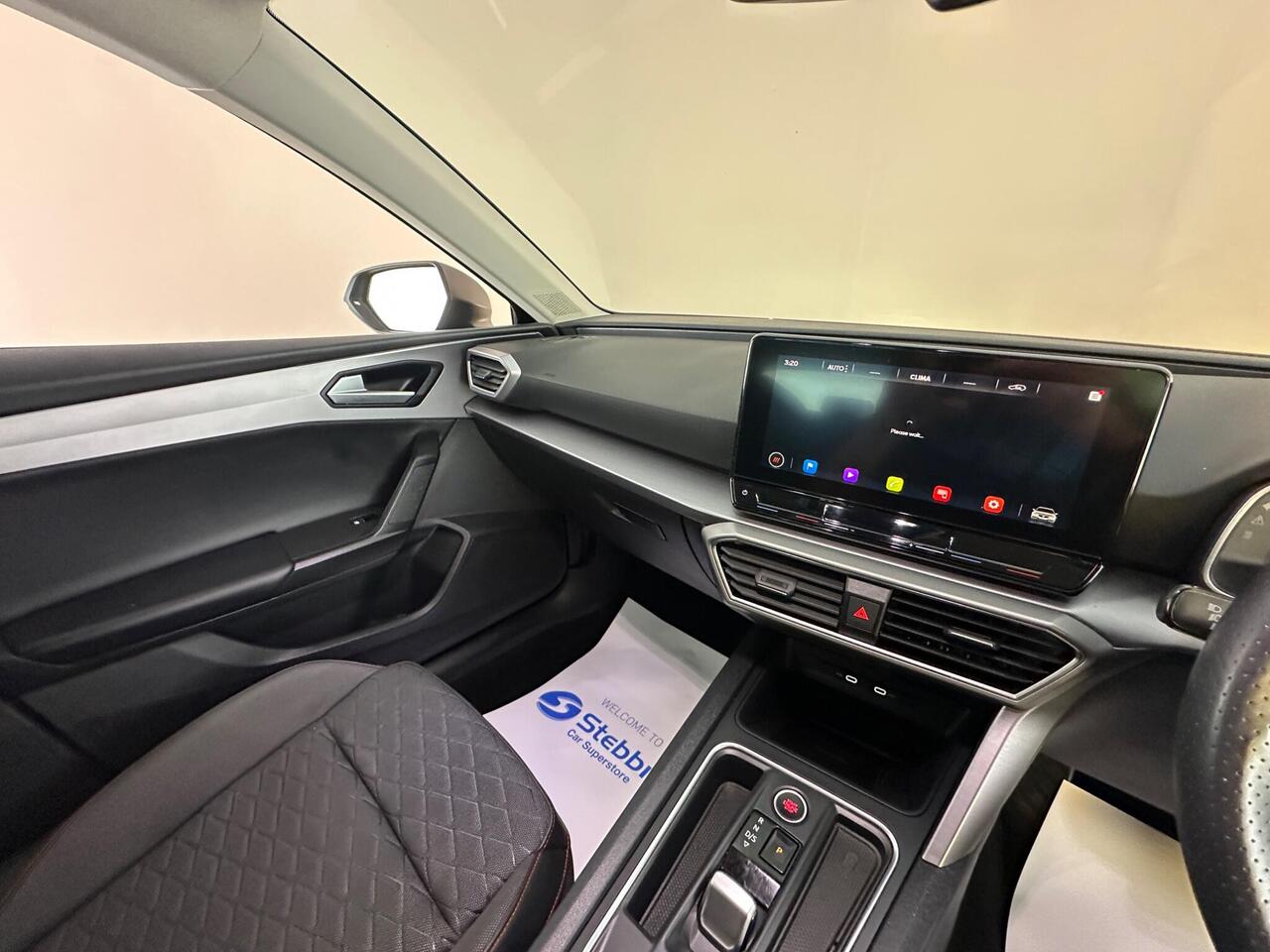 SEAT Leon YO24HWH