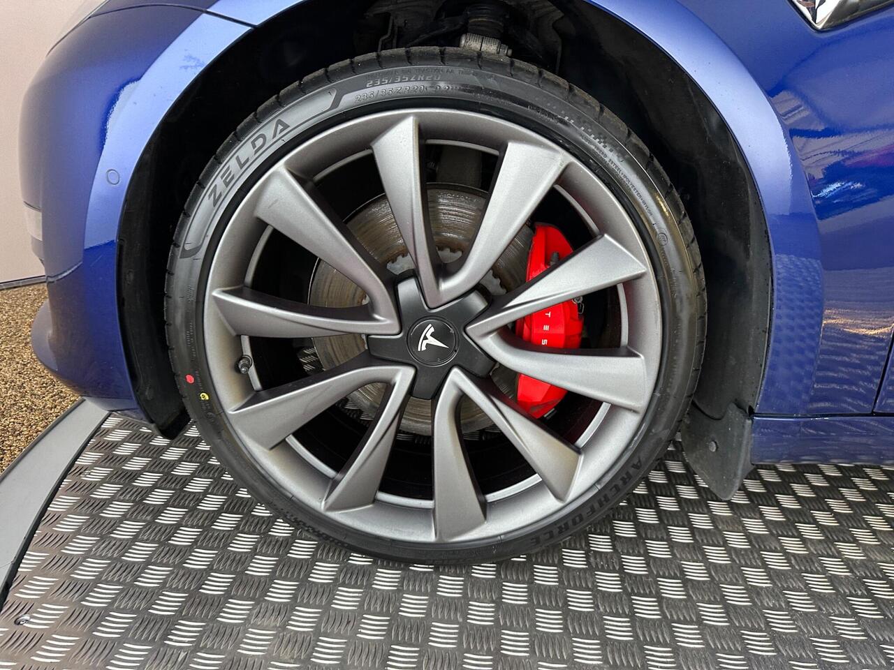 Tesla Model 3 YB69TZT