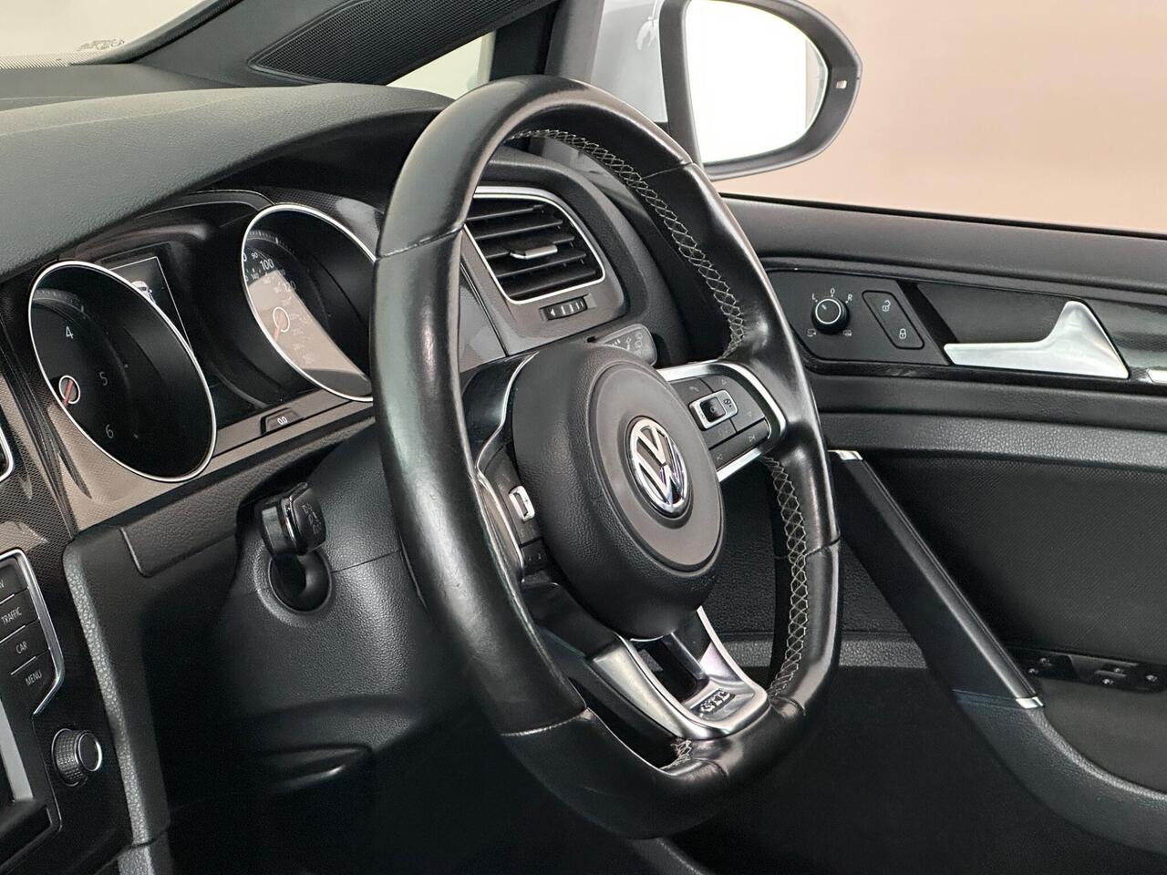 Volkswagen Golf DT66RVJ