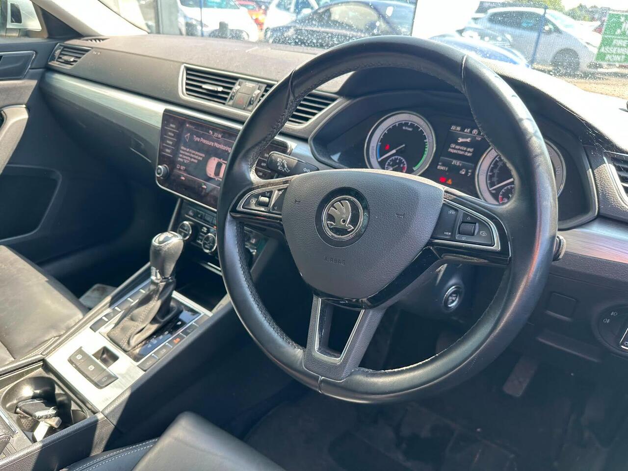 Skoda Superb AE70FWV