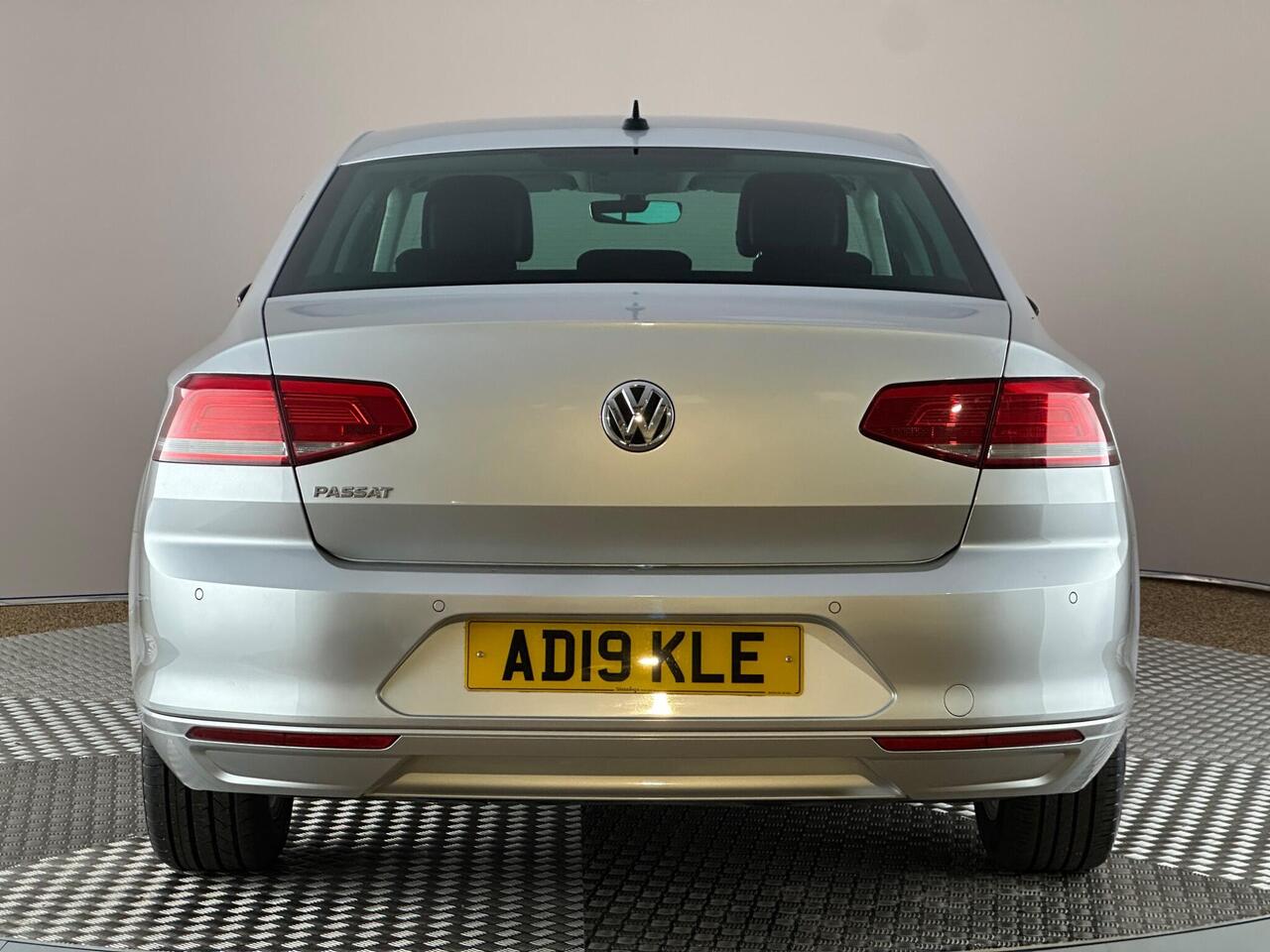 Volkswagen Passat AD19KLE