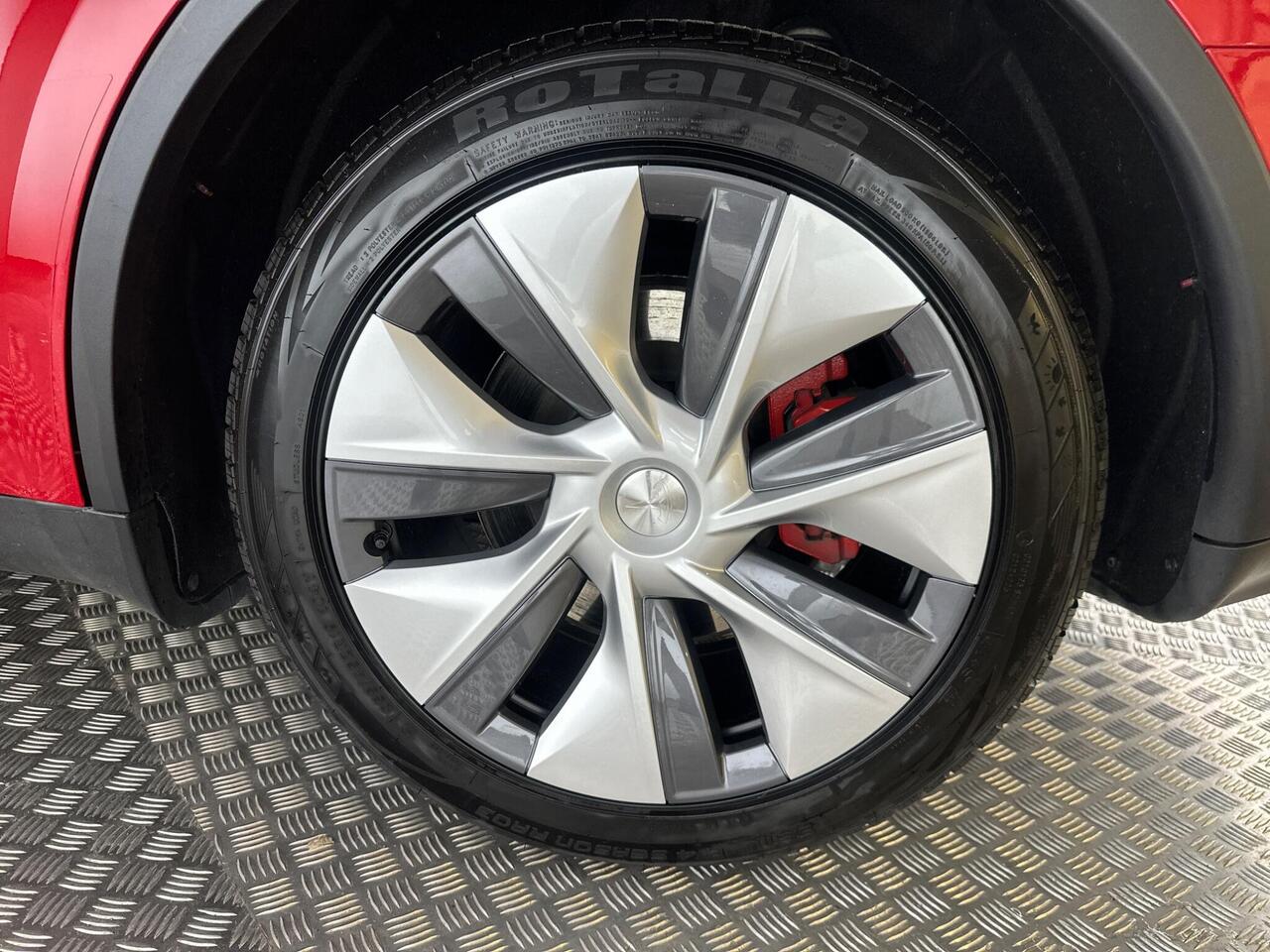 Tesla Model Y LB22LCT