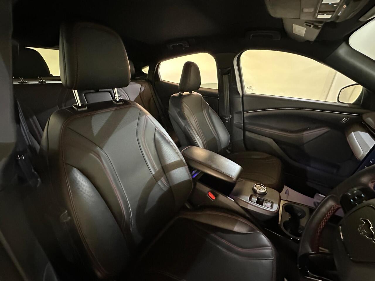 Ford Mustang Mach-E LG71VVO