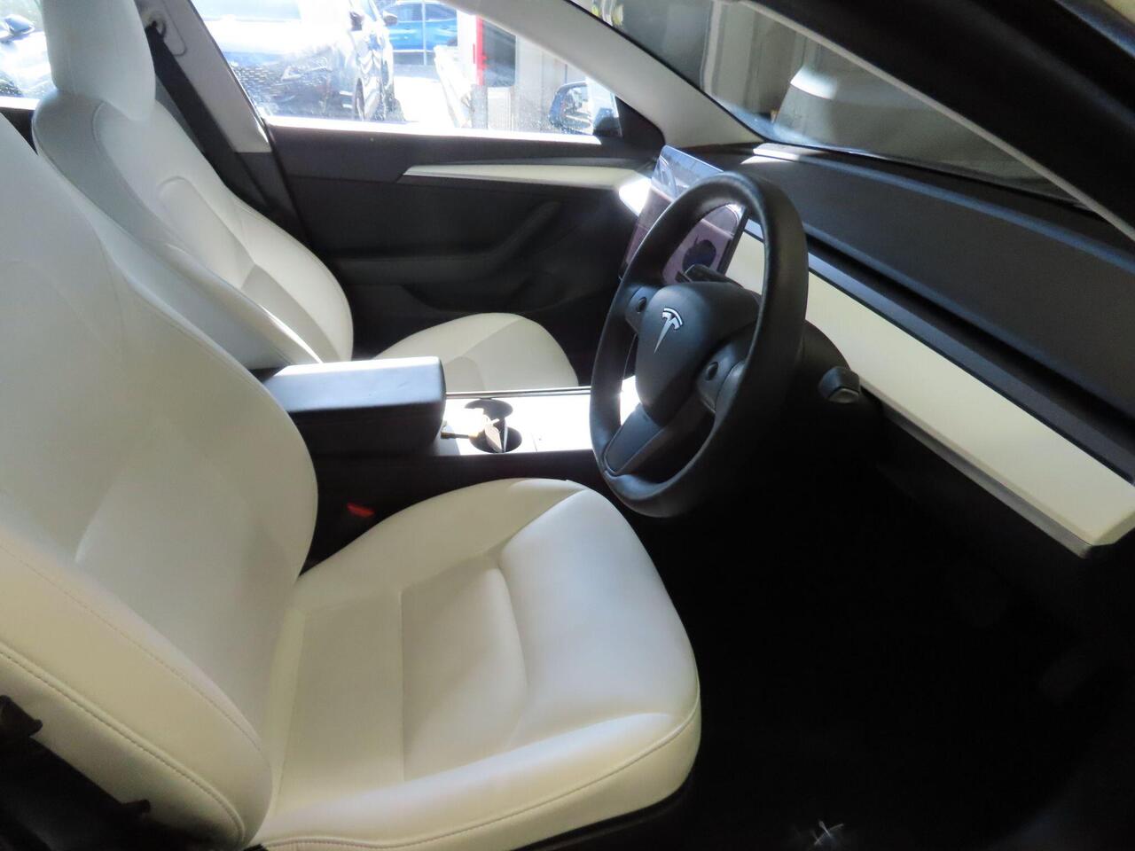 Tesla Model 3 YC21BSV