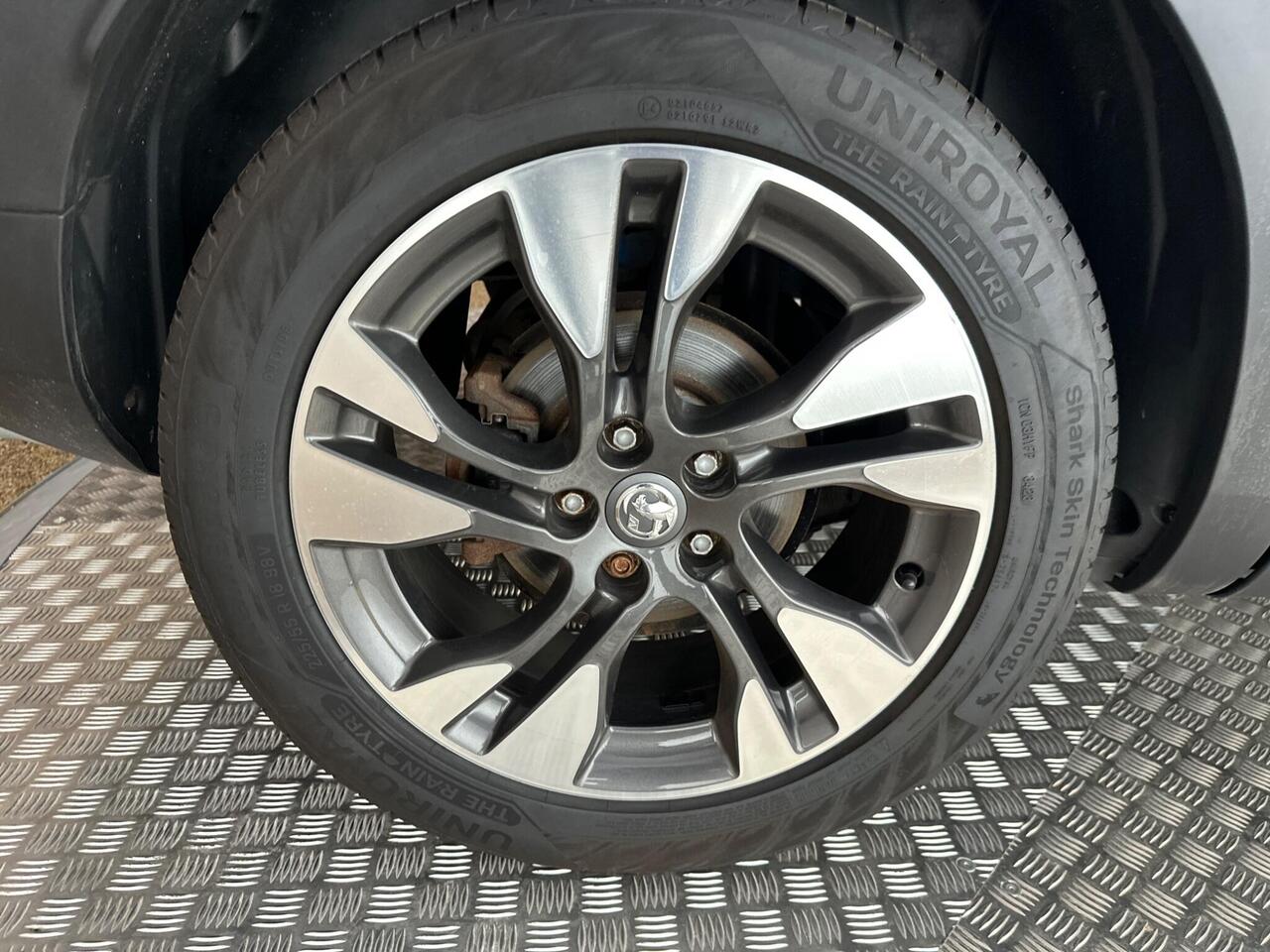 Vauxhall Grandland X DT69YHN