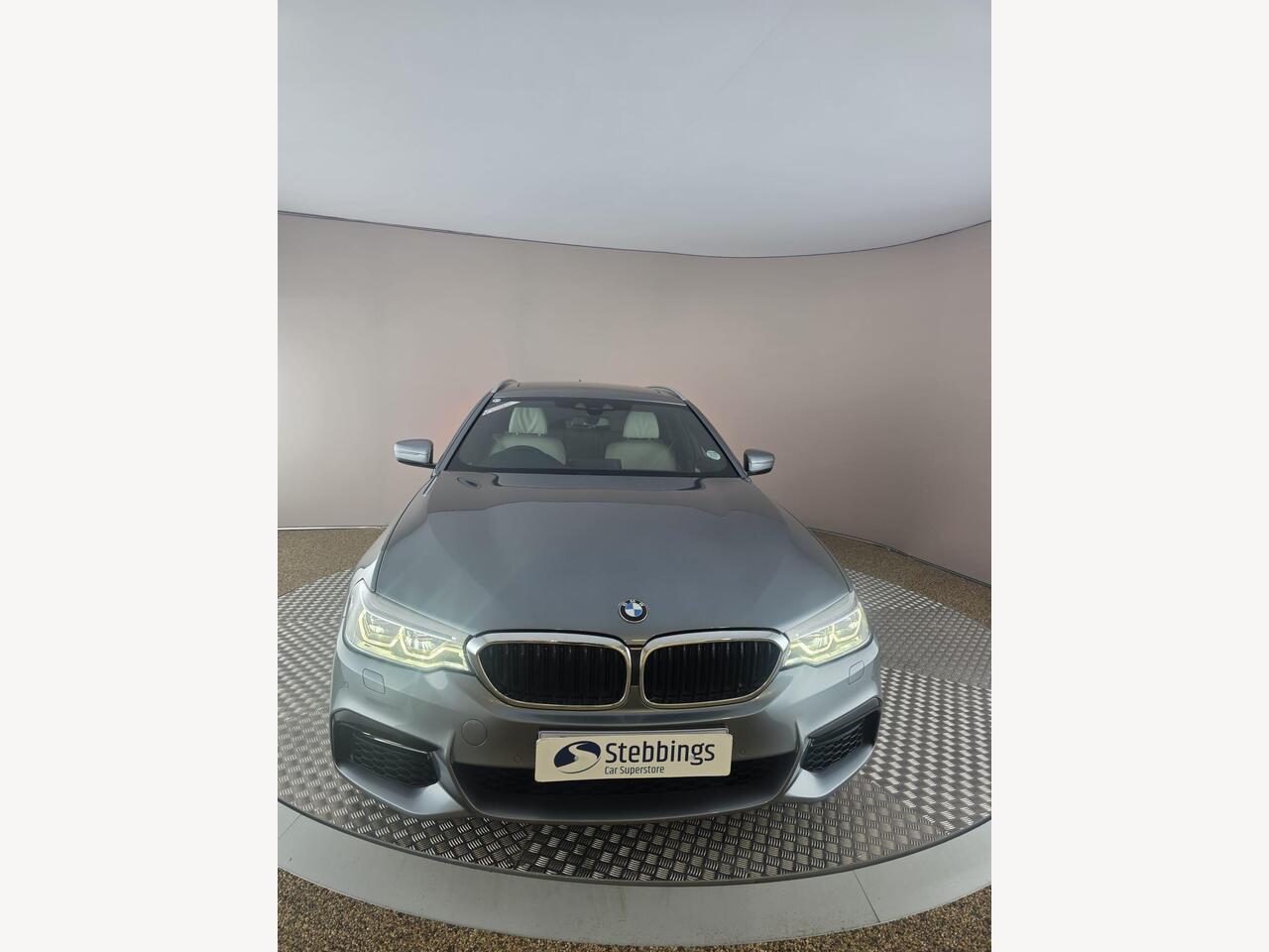 BMW 5 Series YK18JUW