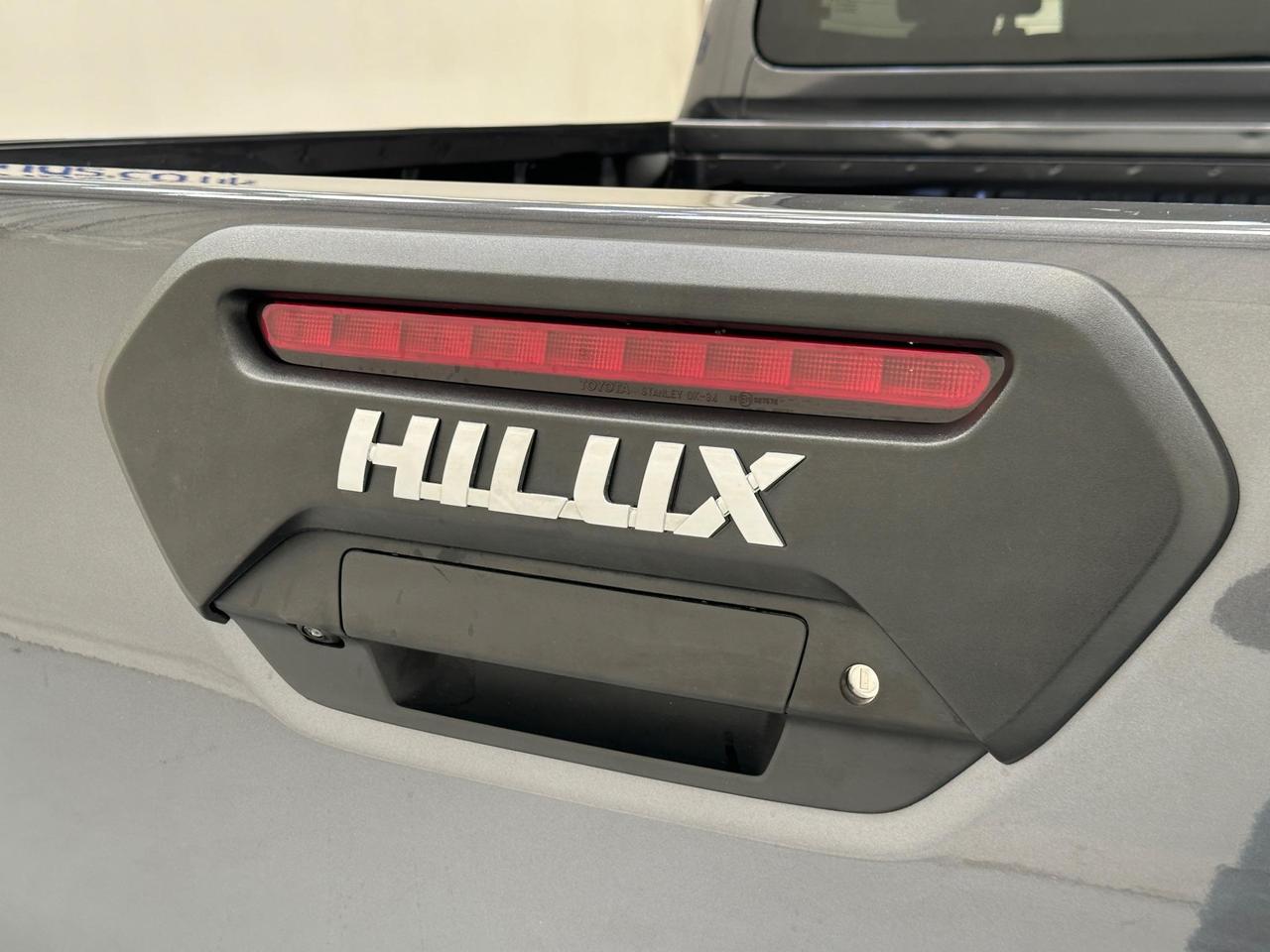 Toyota Hilux H111LUX