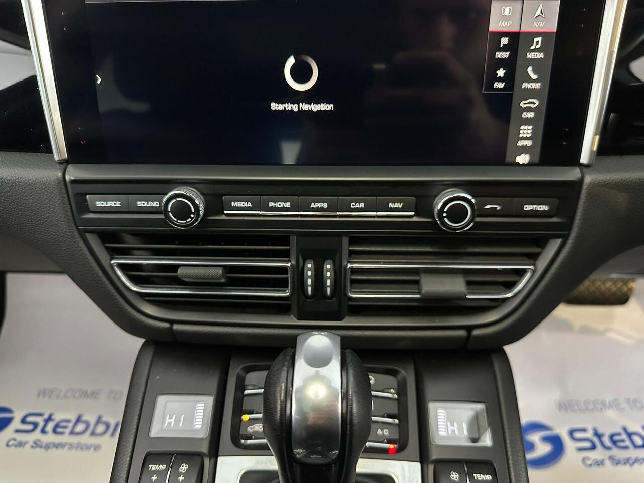 Porsche Macan LJ20WHU