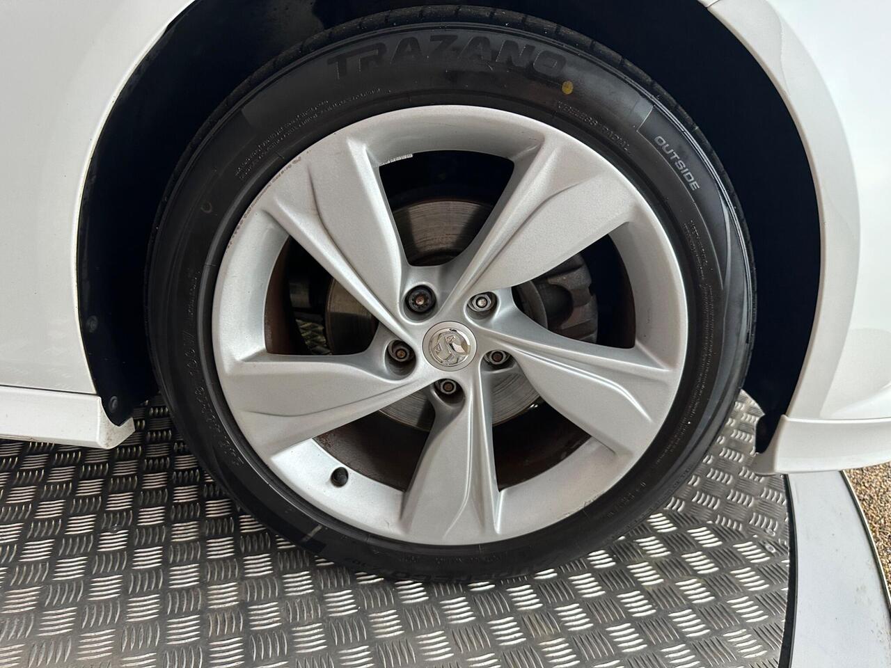 Vauxhall Insignia DS19CWU