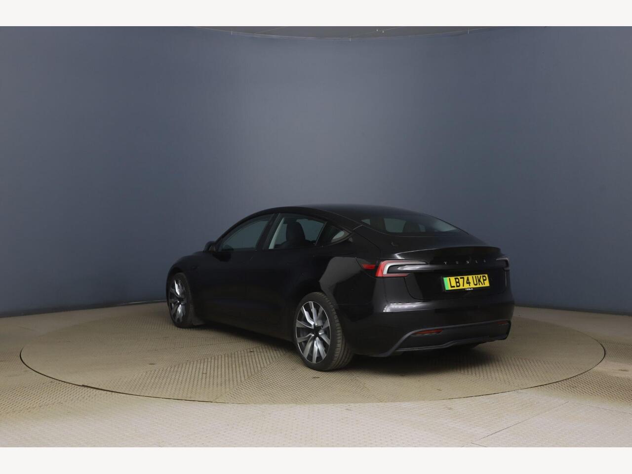 Tesla Model 3 LB74UKP