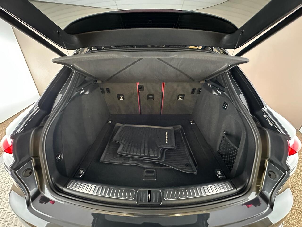 Porsche Macan AO20ZJJ