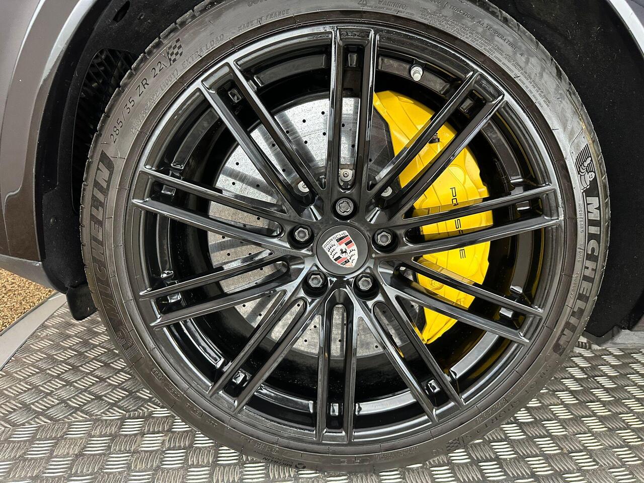 Porsche Cayenne SW69BKY