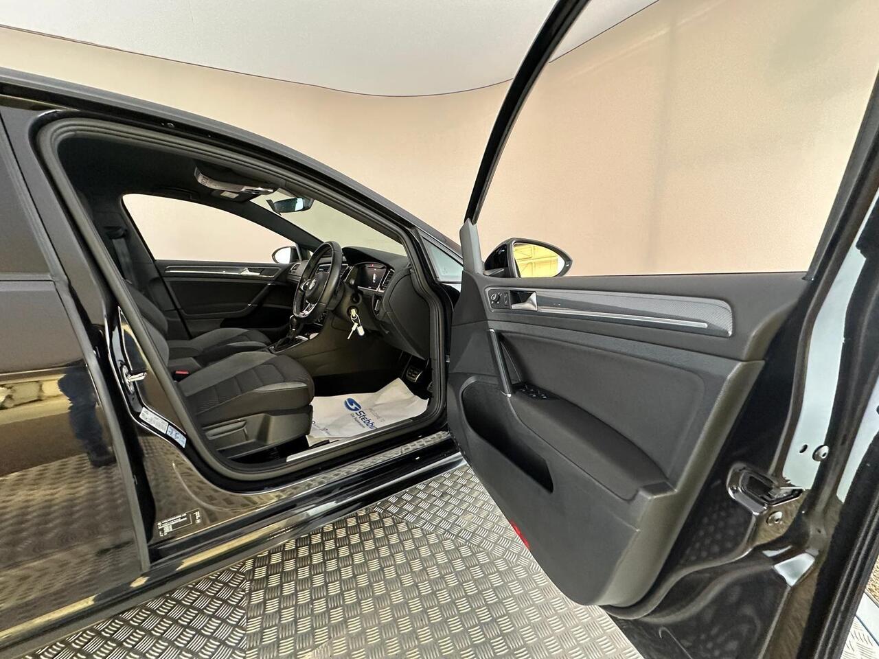 Volkswagen Golf KR19NVV