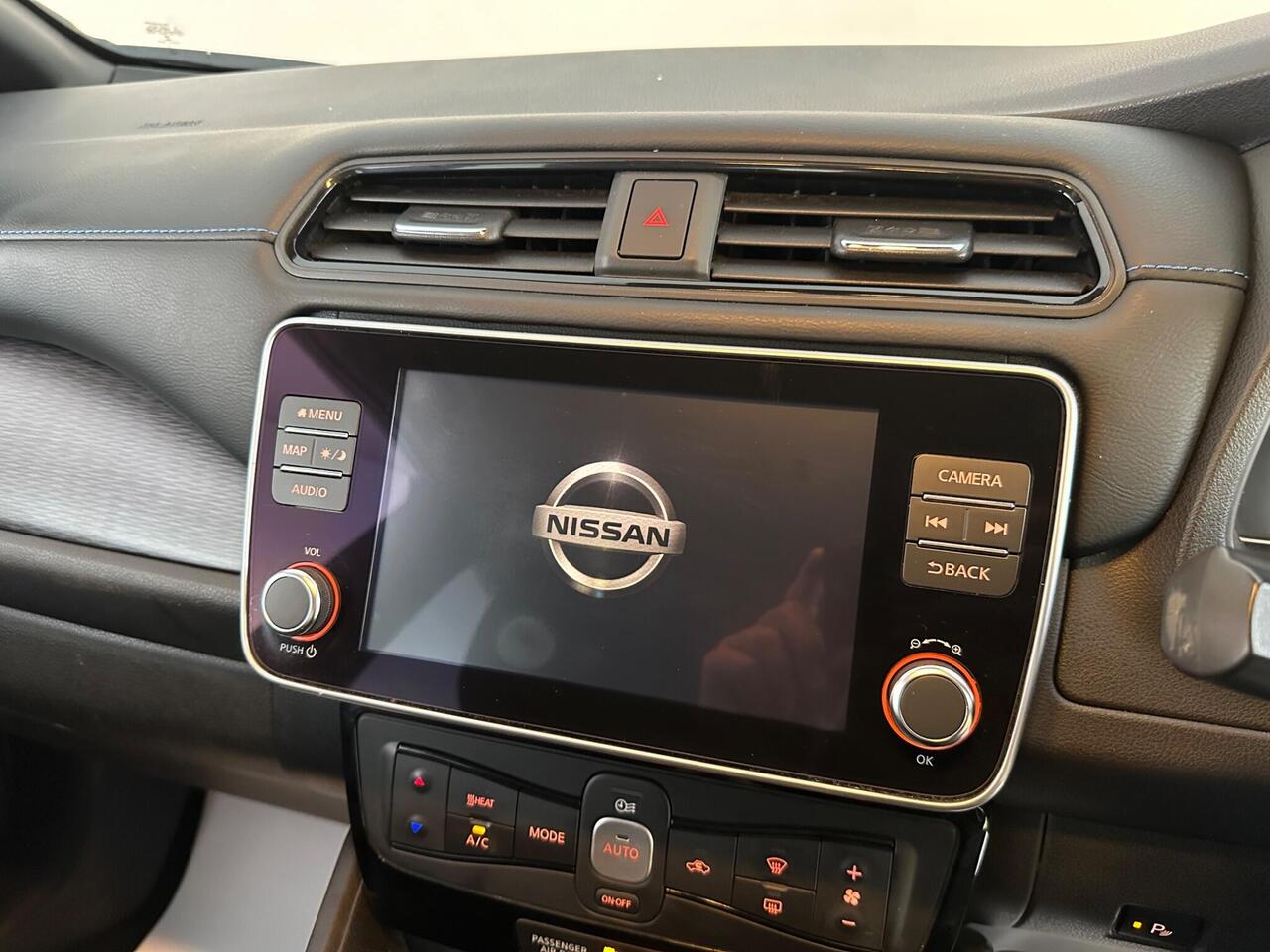 Nissan Leaf ST69WUU