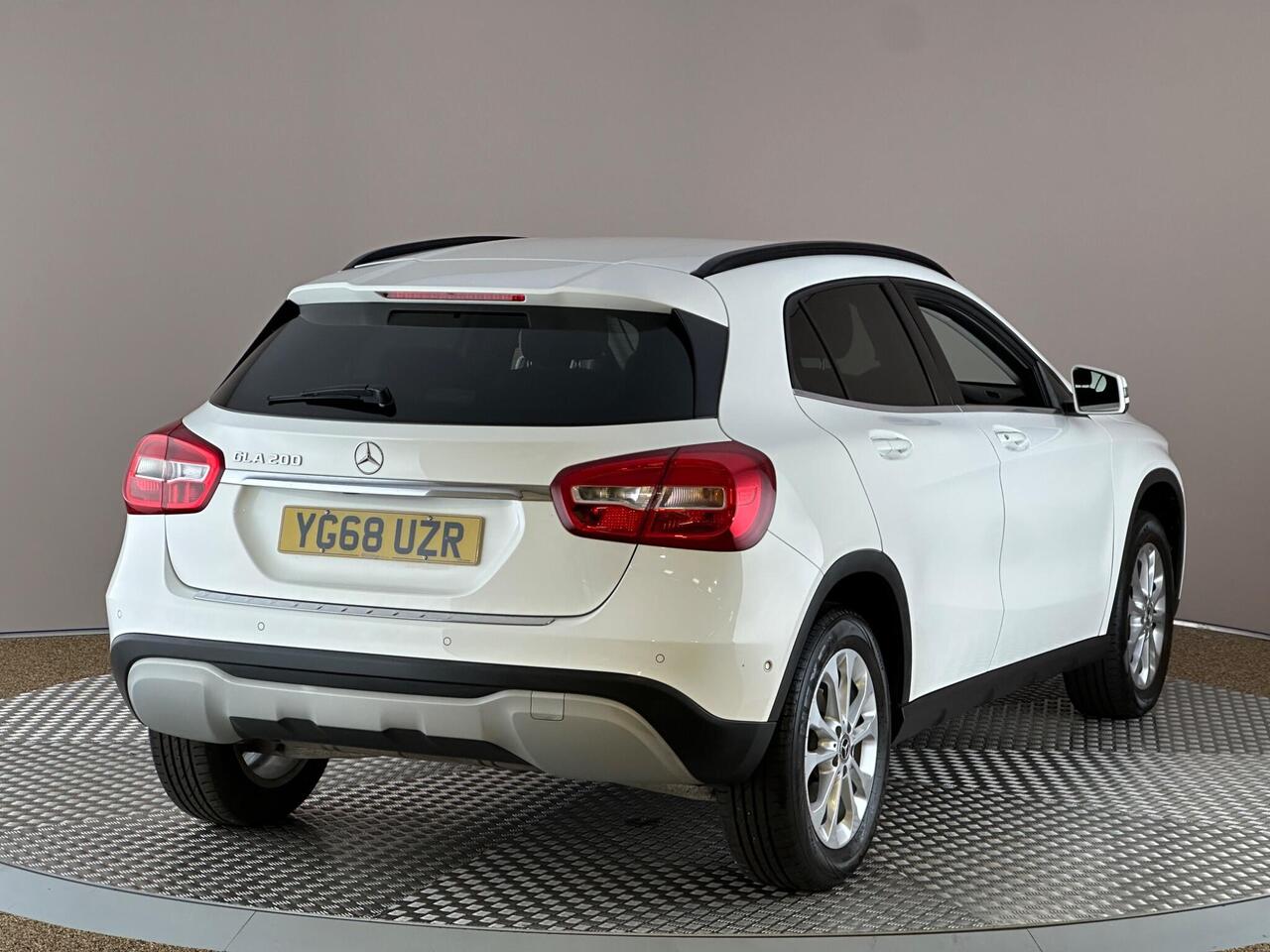 Mercedes-Benz GLA YG68UZR