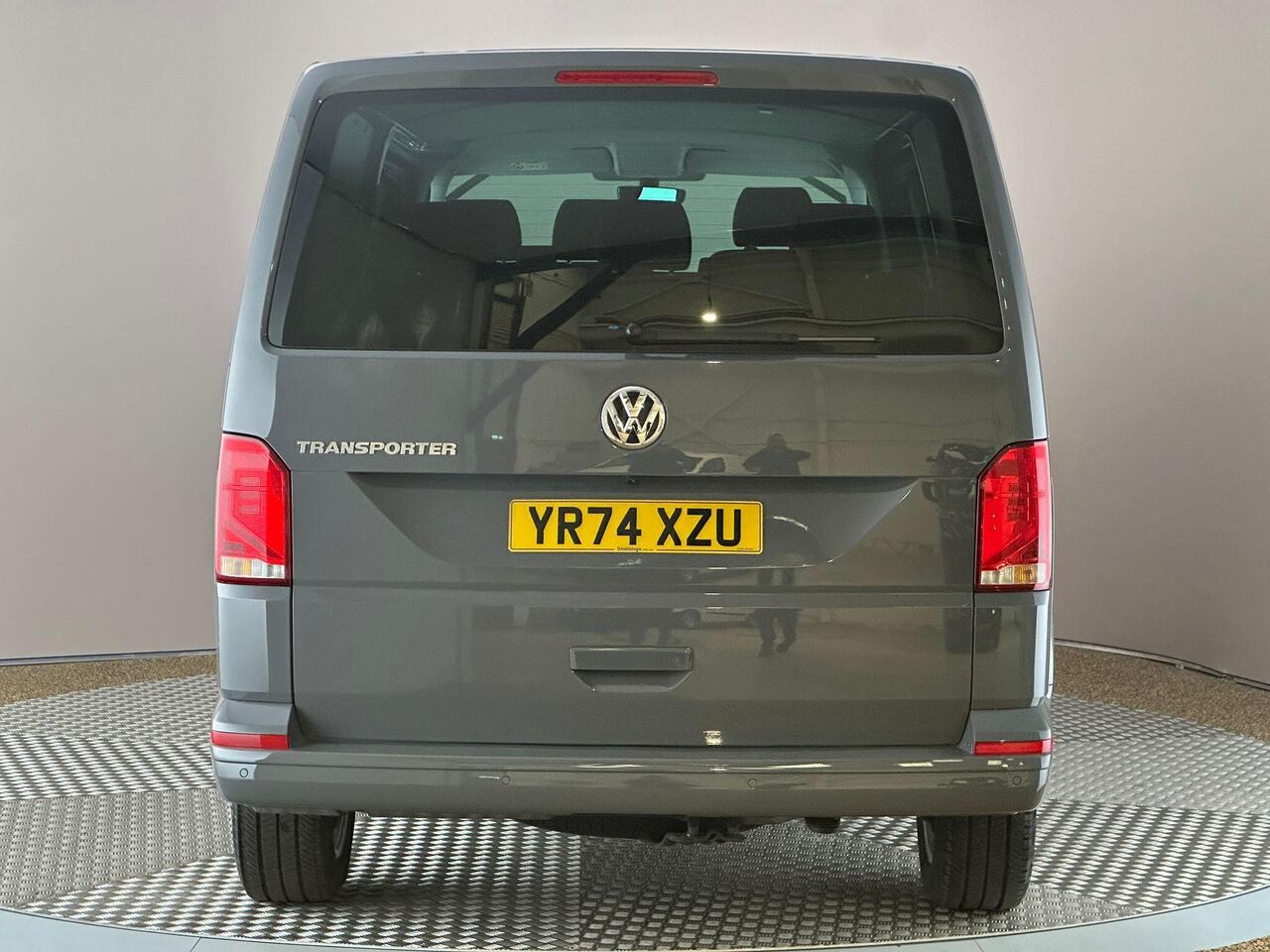 Volkswagen Transporter YR74XZU
