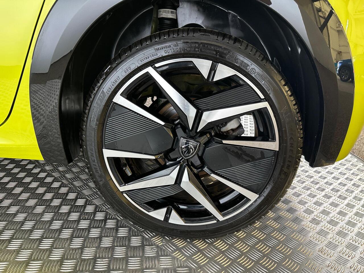 Peugeot 208 FL24CFM