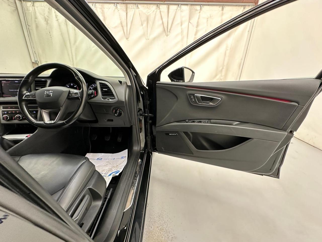 SEAT Leon YL17UVC