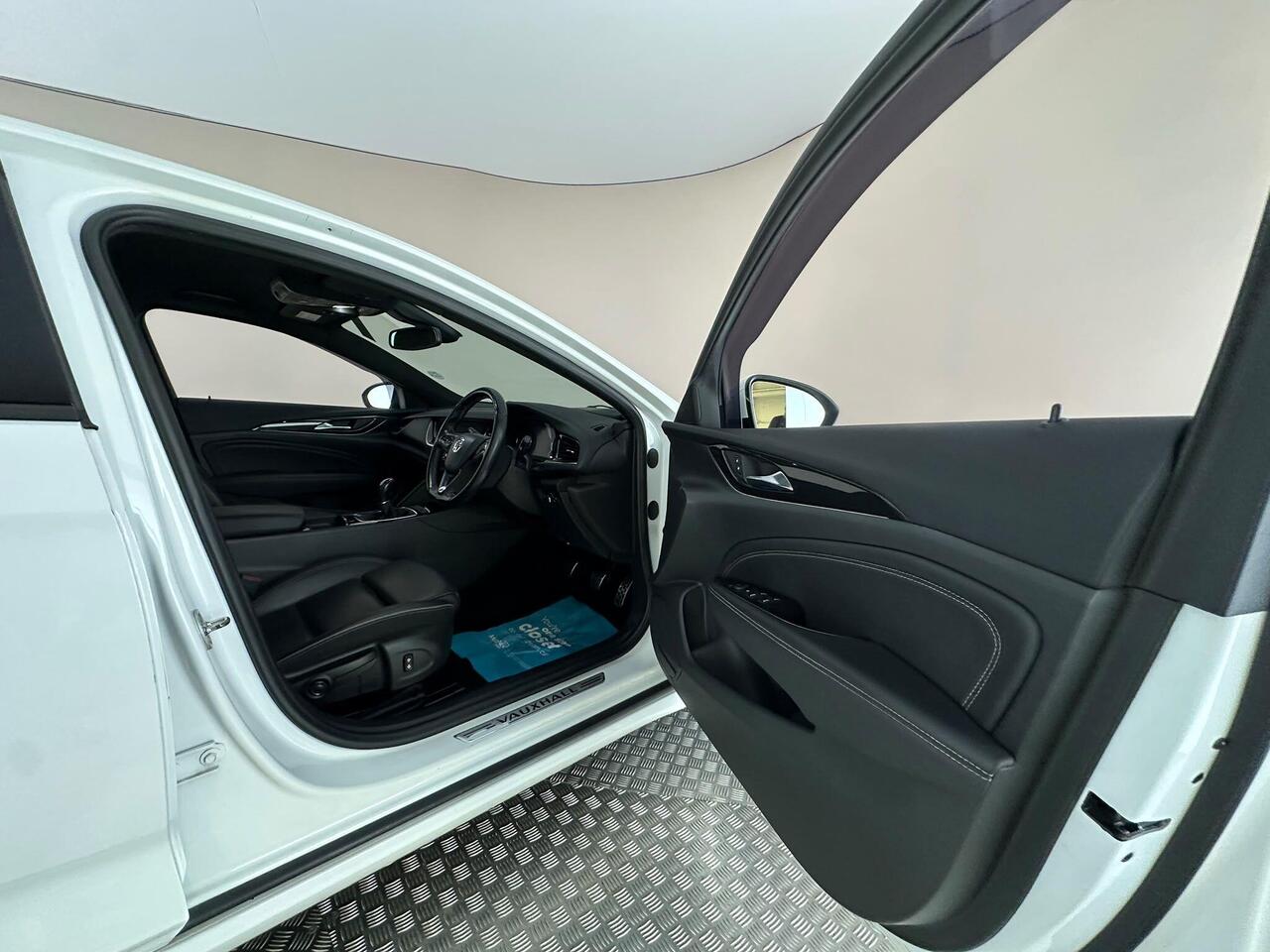 Vauxhall Insignia BF17CKL