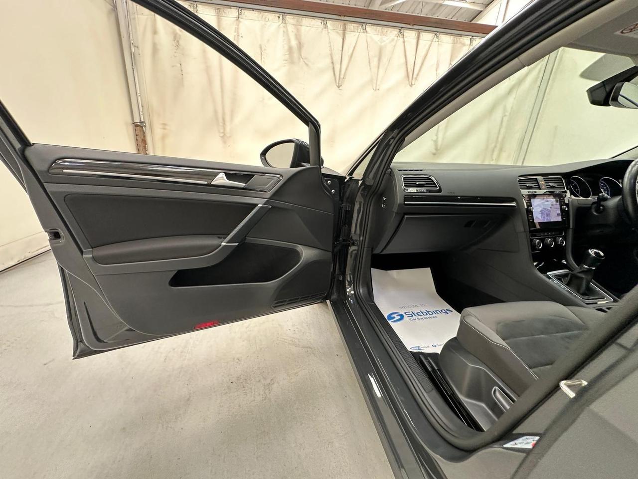 Volkswagen Golf MW67FMC
