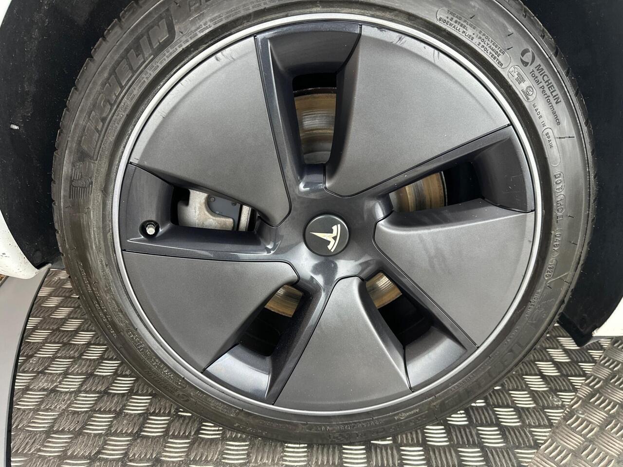 Tesla Model 3 AF72VMX