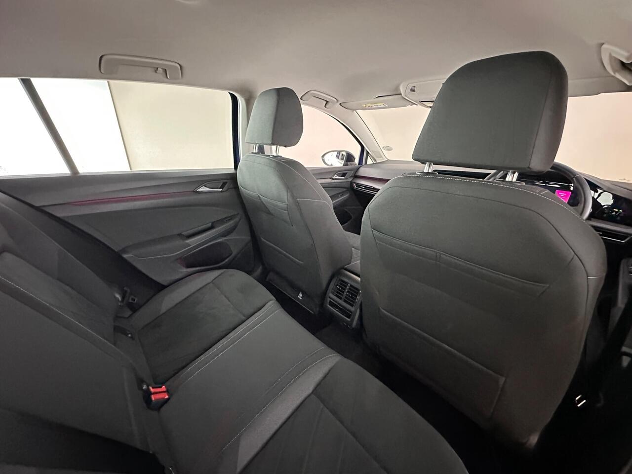 Volkswagen Golf VE22WDV