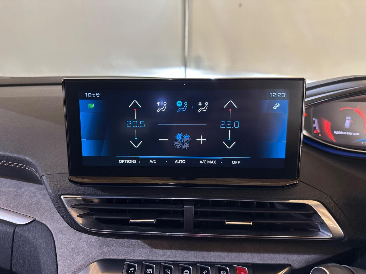 Peugeot 5008 YP21AXZ