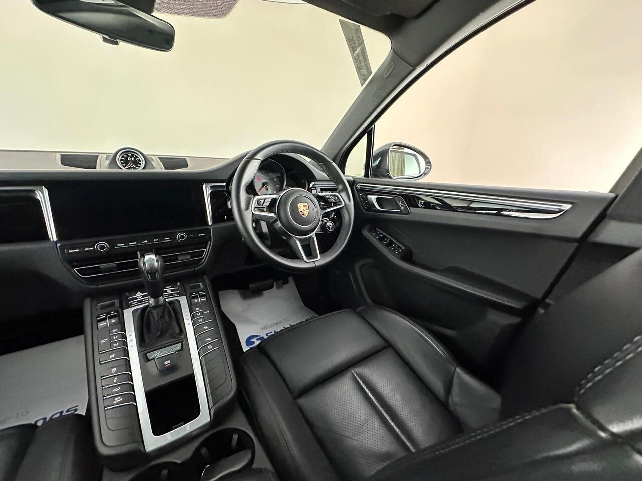 Porsche Macan LJ20WHU