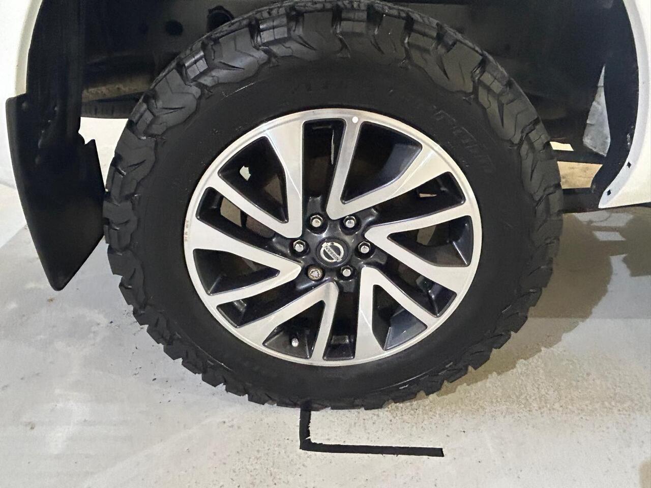 Nissan Navara DN67XNW