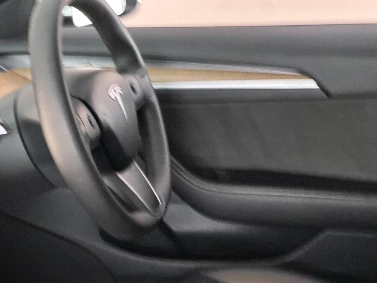 Tesla Model 3 AF72VLG