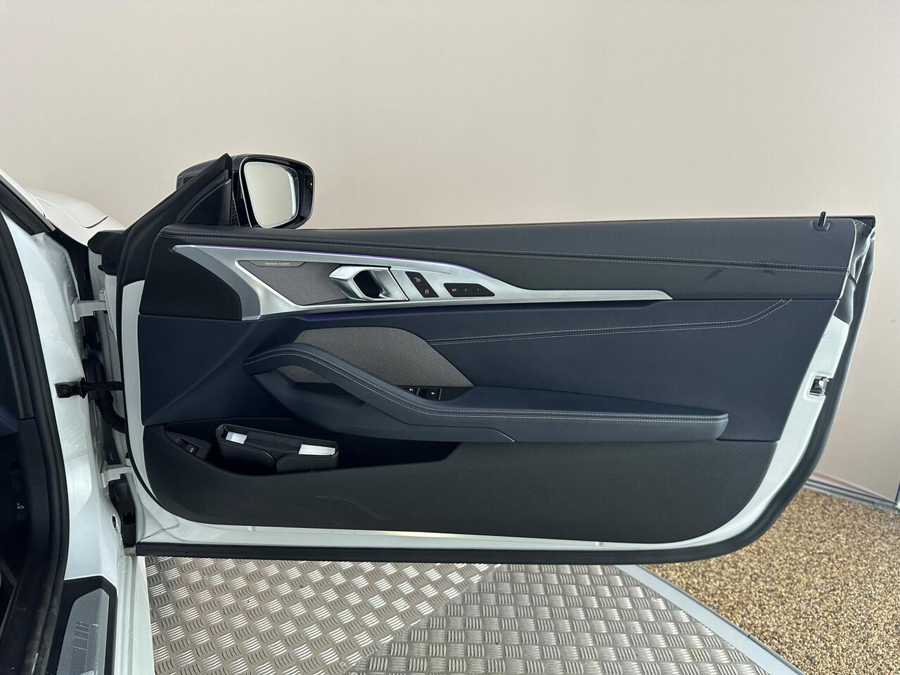 BMW 8 Series YJ19VVH