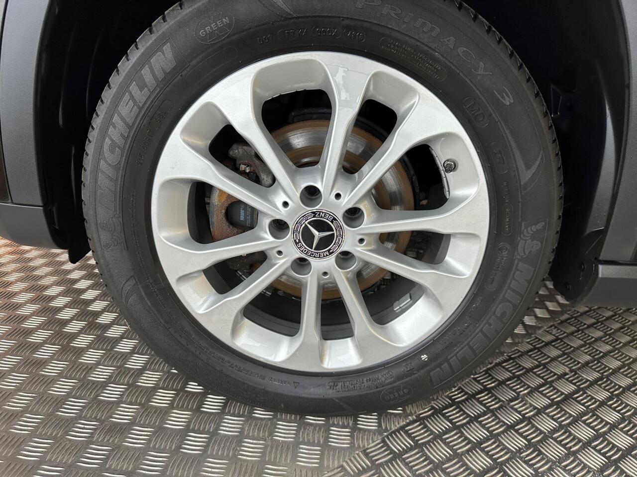 Mercedes-Benz GLA SR68KBZ