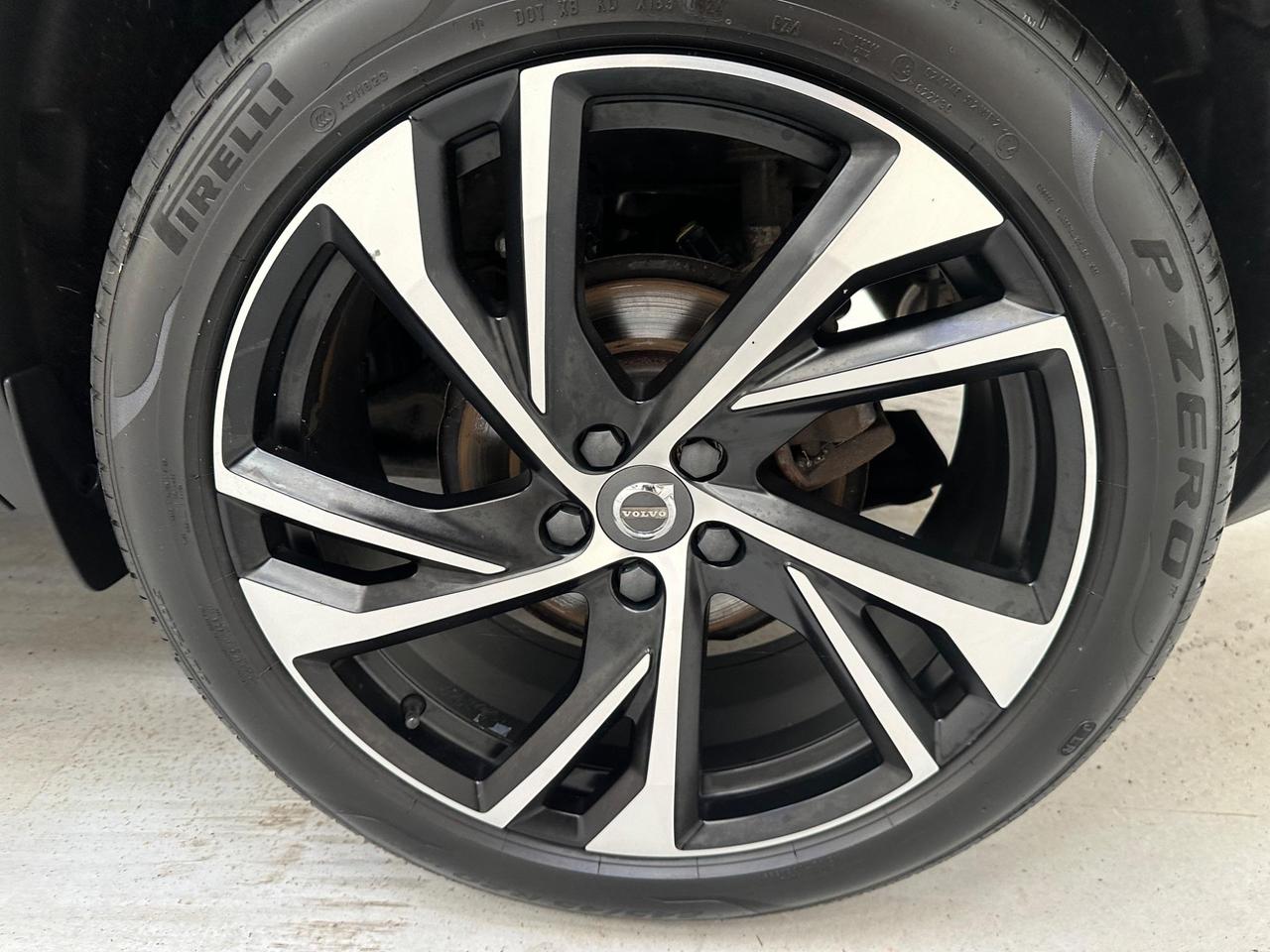 Volvo XC40 YM70MTZ