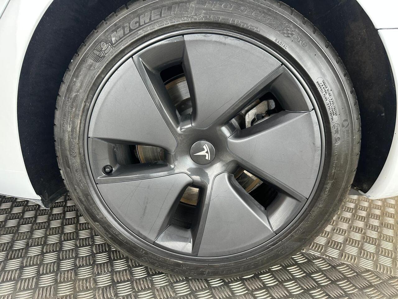 Tesla Model 3 LB70DKD