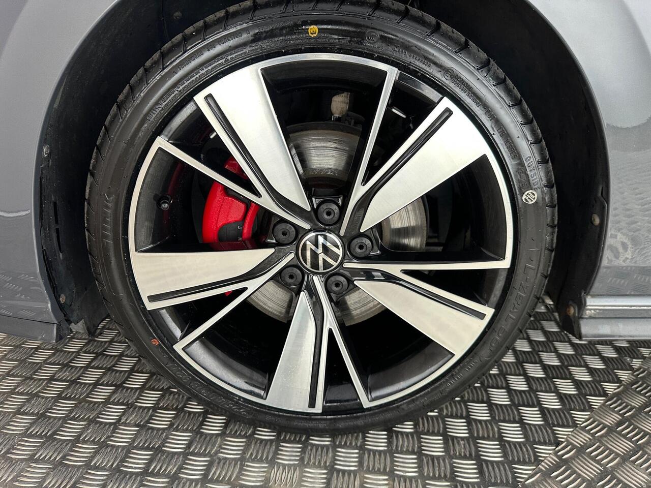 Volkswagen Golf DF70SFV