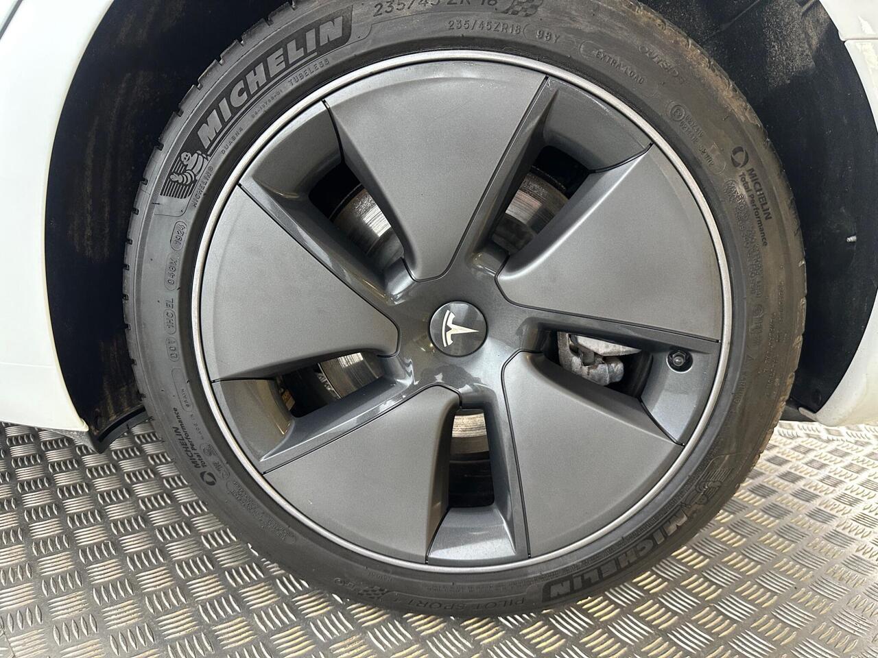 Tesla Model 3 AF72VKR