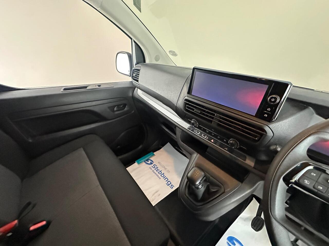 Vauxhall Vivaro DS74OKU