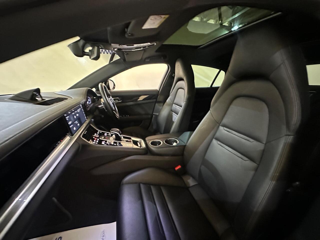 Porsche Panamera VU67KYG