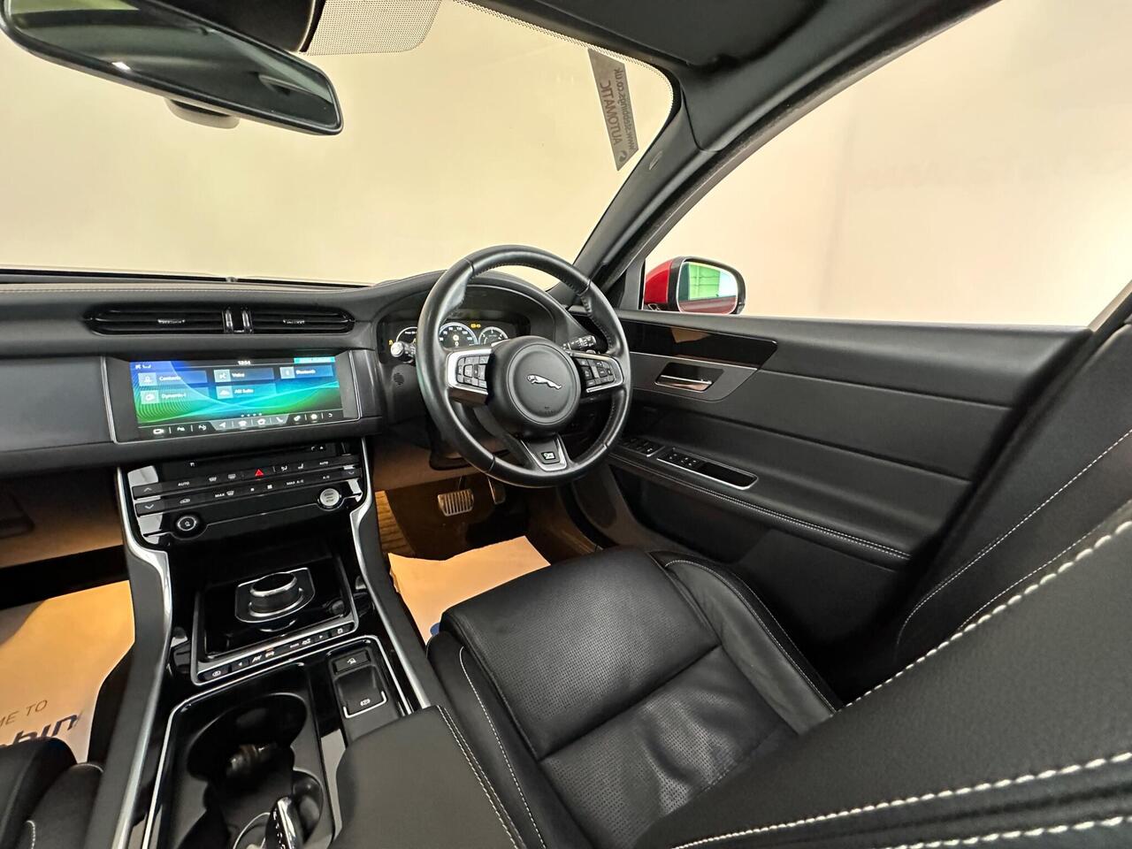 Jaguar XF VF17UOJ