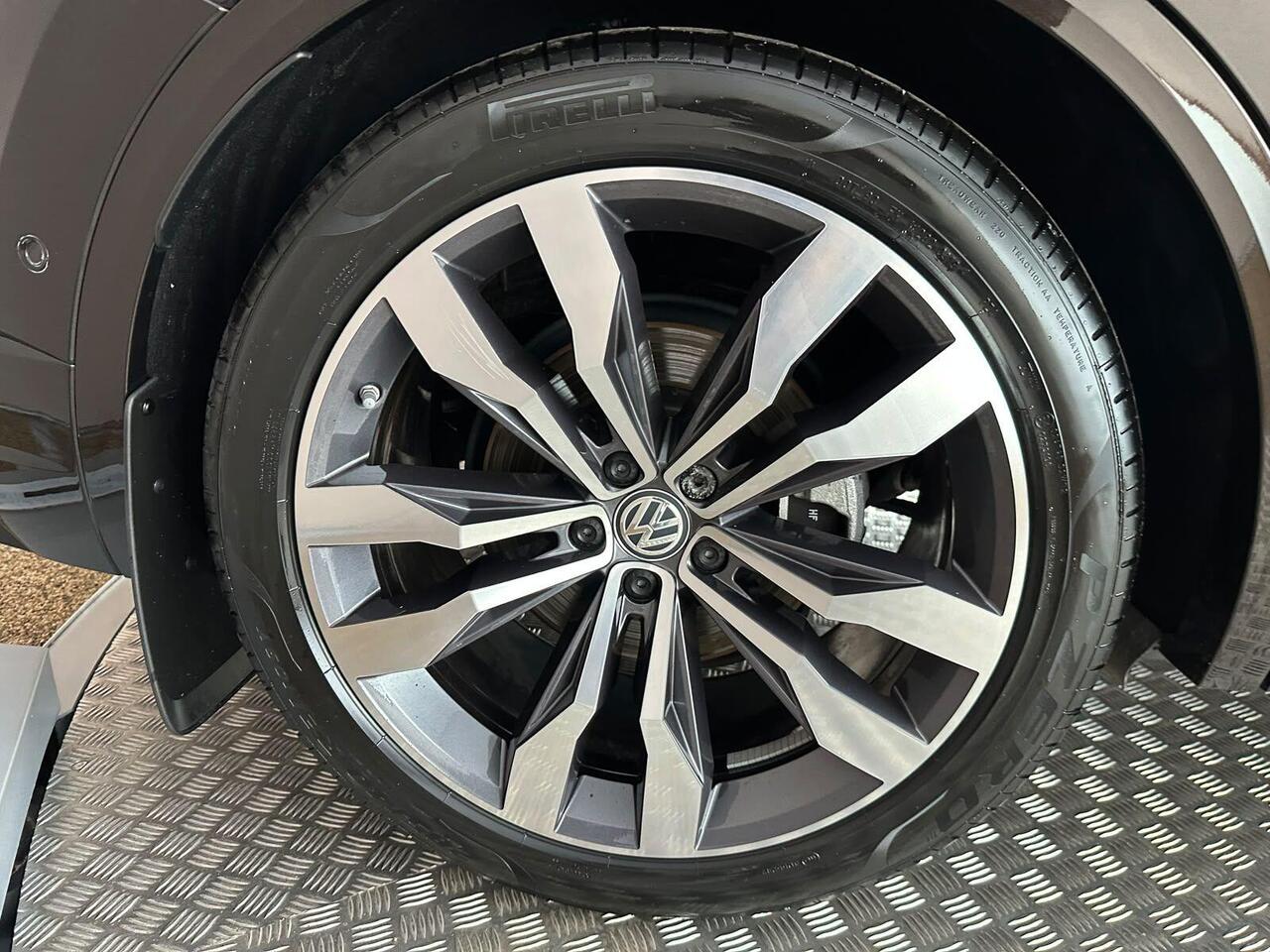 Volkswagen Touareg KY69UHS