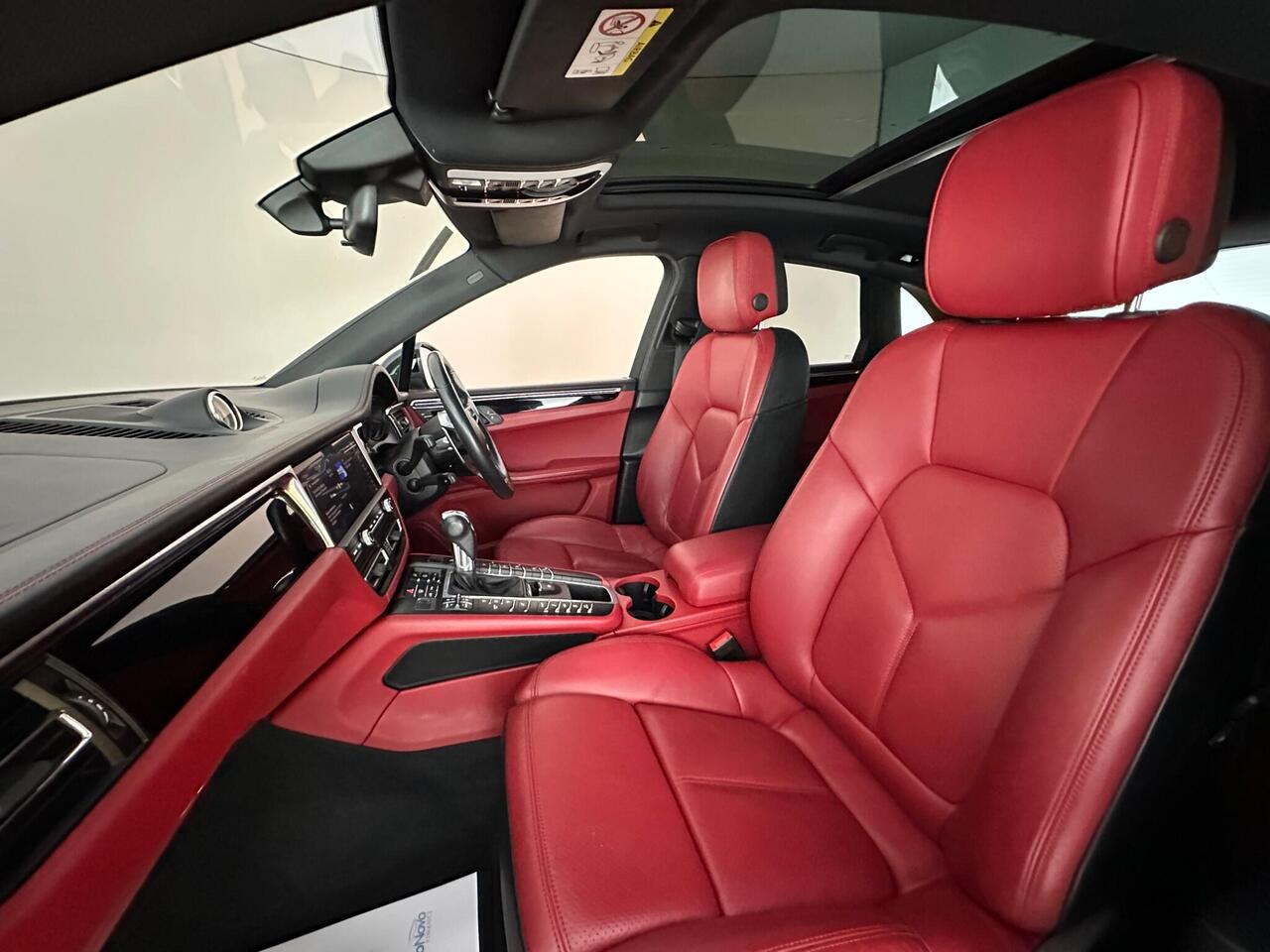 Porsche Macan AO20ZJJ