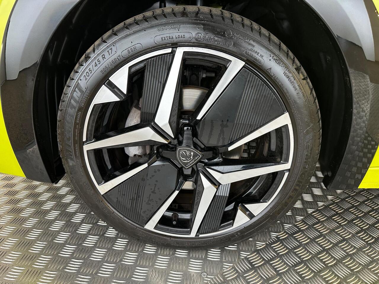 Peugeot 208 FL24CFM