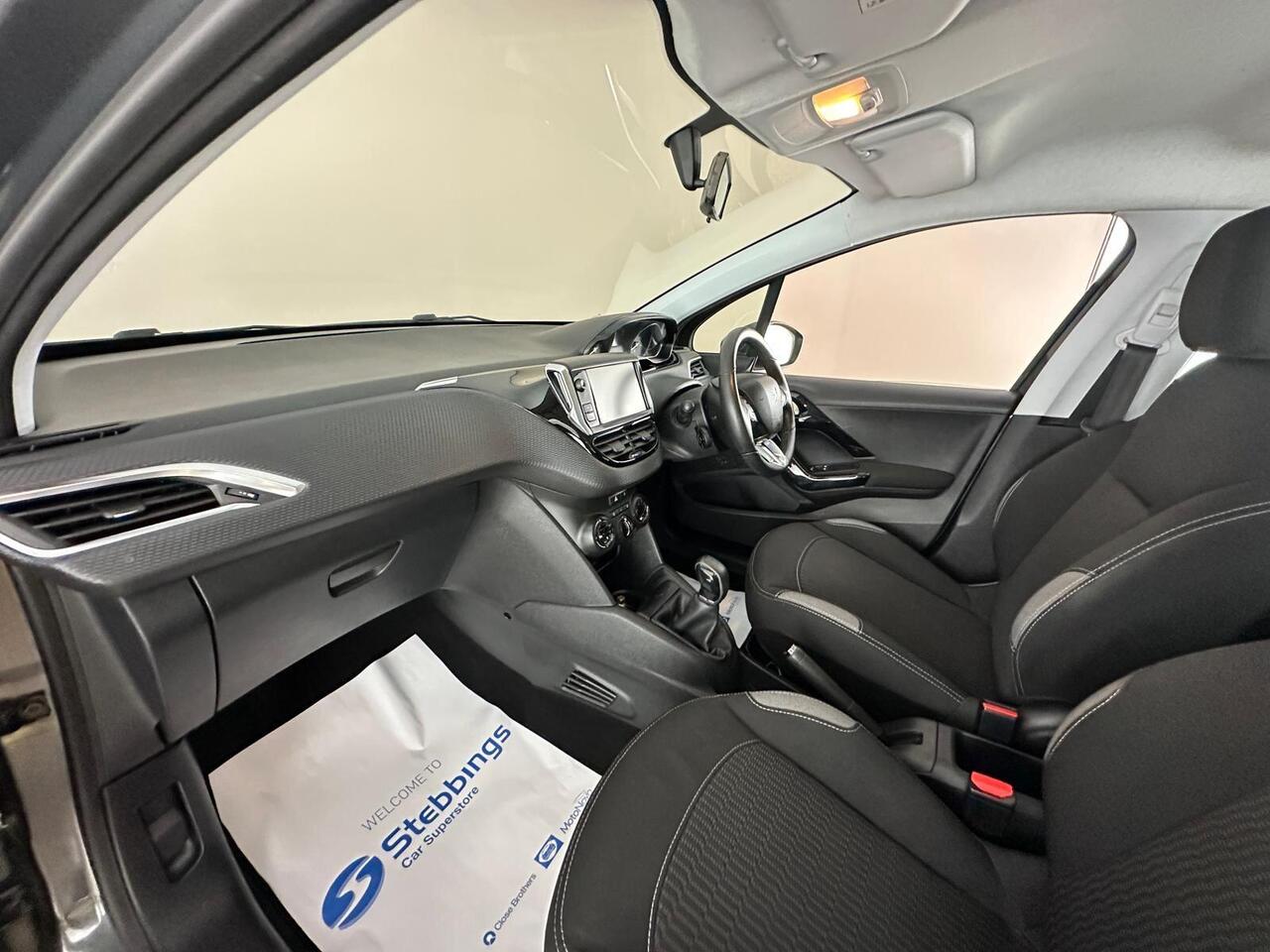 Peugeot 208 GN66YMF