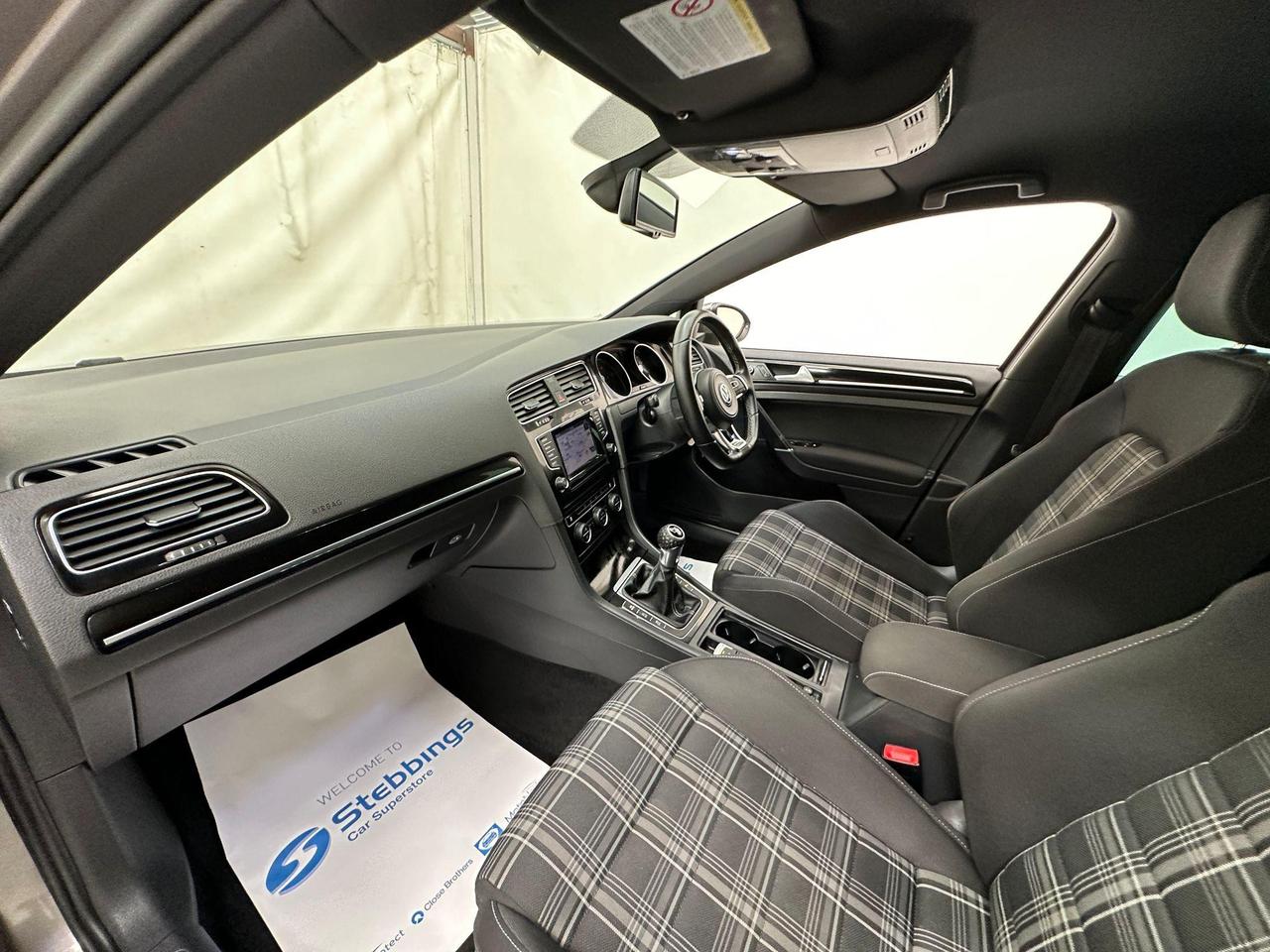 Volkswagen Golf DG14UAA